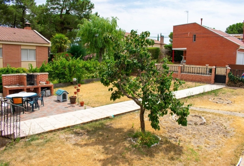 Chalet en venta con piscina en Las Fuentes Mojados